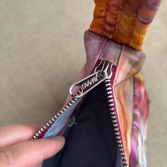 BAGGU x Collina Strada - Cargo Shoulder Bag - Berry Chrysanthemum - Picture 7 of 8